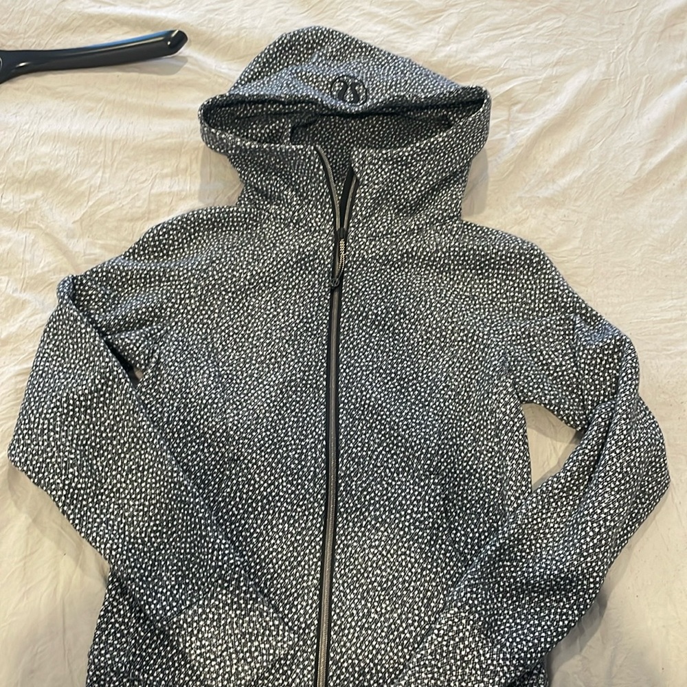 Lululemon sweatshirt zip up size 4 black and white